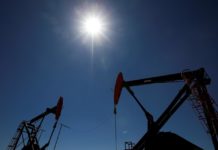 Oil prices fall 1% as global demand concerns grow
