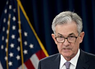 Powell Faces Tightrope Act Framing Potential Pause on Fed Rate Cuts