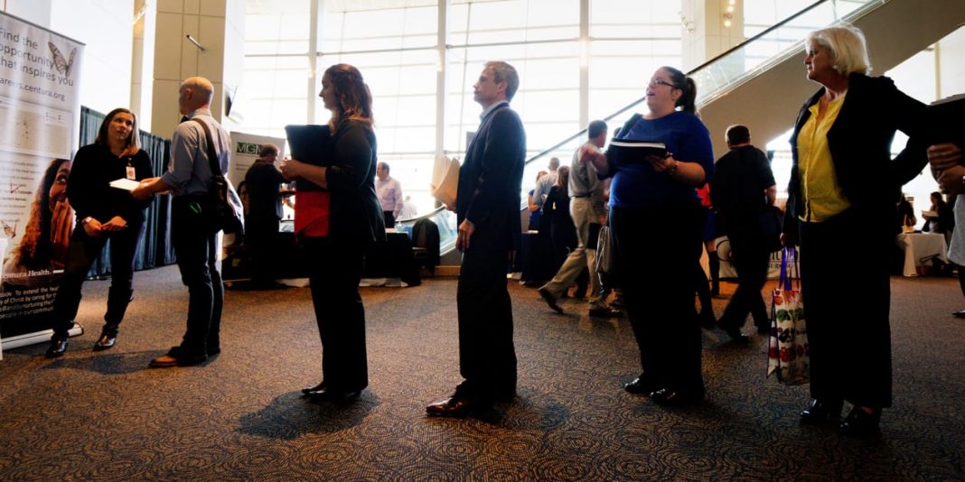 US weekly jobless claims unchanged at five-month high