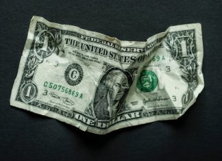 Dollar Finishes Week on a Mixed Note