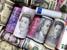 Japan's yen gains, yuan down on trade woes, Hong Kong strife