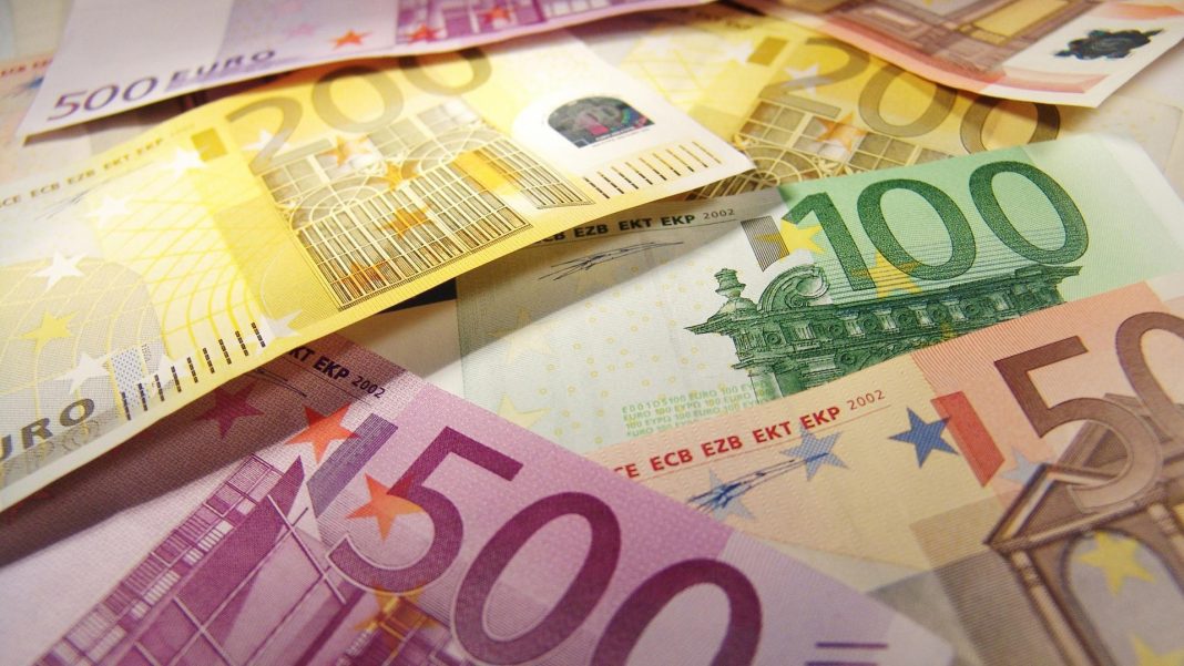Euro sees a New Year rally, gets above 1.12 for the first time since August