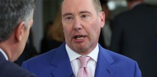 “Bond King” Jeffrey Gundlach says he believes the Fed panicked in cutting interest rates earlier this week and that short-term U.S. rates are headed for zero.