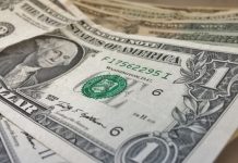 The dollar rebounded on Wednesday amid growing concerns that the damage to the global economy from the coronavirus pandemic will be long and protracted, boosting the safe-haven appeal of the greenback.