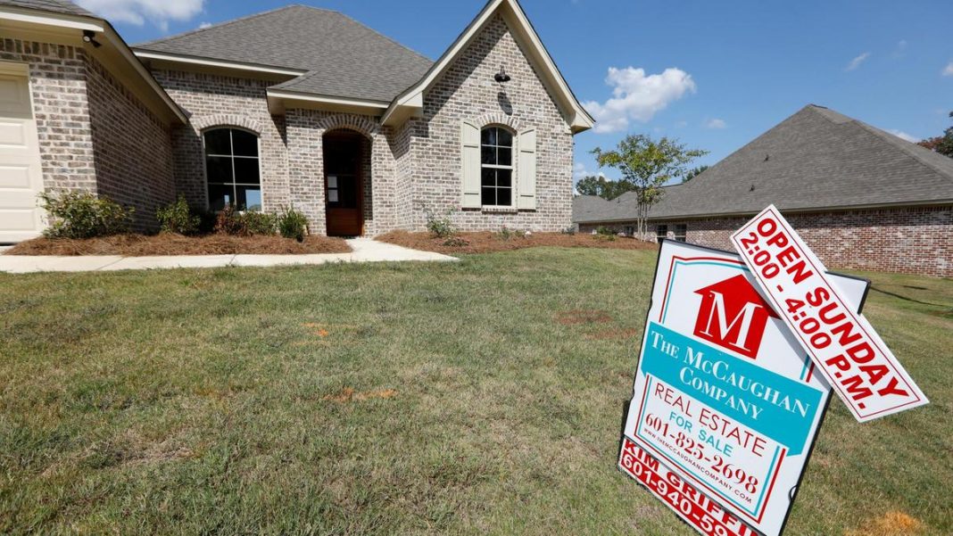 Mortgage rates remained at a record low last week, but refinance demand pulled back anyway.