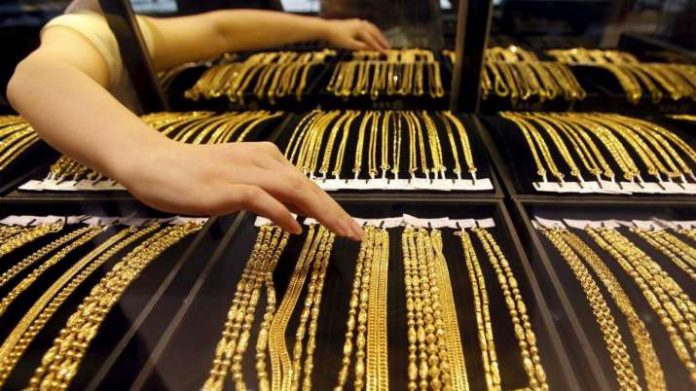 Gold prices struggle to recover in pre-Christmas trading